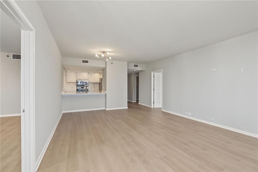2 bedroom, 2 bathroom, 1,265 sq ft condominium for sale at 3481 Lakeside Drive 2107, Atlanta, GA 30326 — photo 7