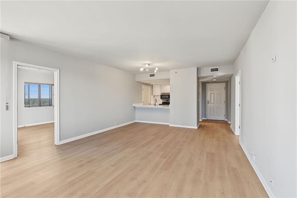 2 bedroom, 2 bathroom, 1,265 sq ft condominium for sale at 3481 Lakeside Drive 2107, Atlanta, GA 30326 — photo 8