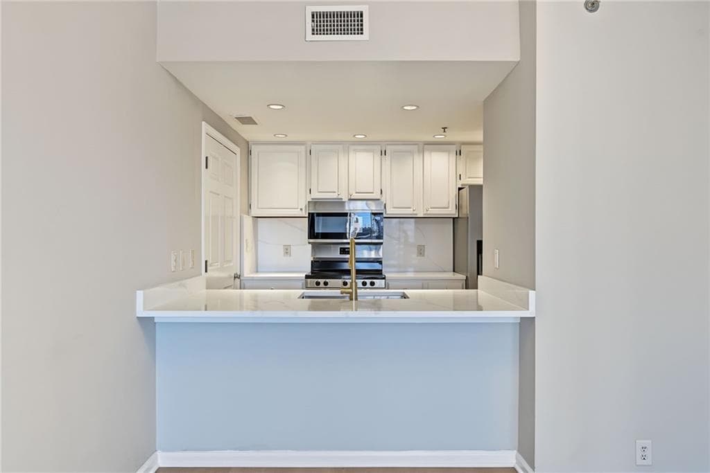 2 bedroom, 2 bathroom, 1,265 sq ft condominium for sale at 3481 Lakeside Drive 2107, Atlanta, GA 30326 — photo 9