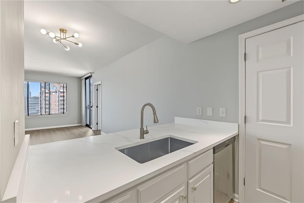 2 bedroom, 2 bathroom, 1,265 sq ft condominium for sale at 3481 Lakeside Drive 2107, Atlanta, GA 30326 — photo 10