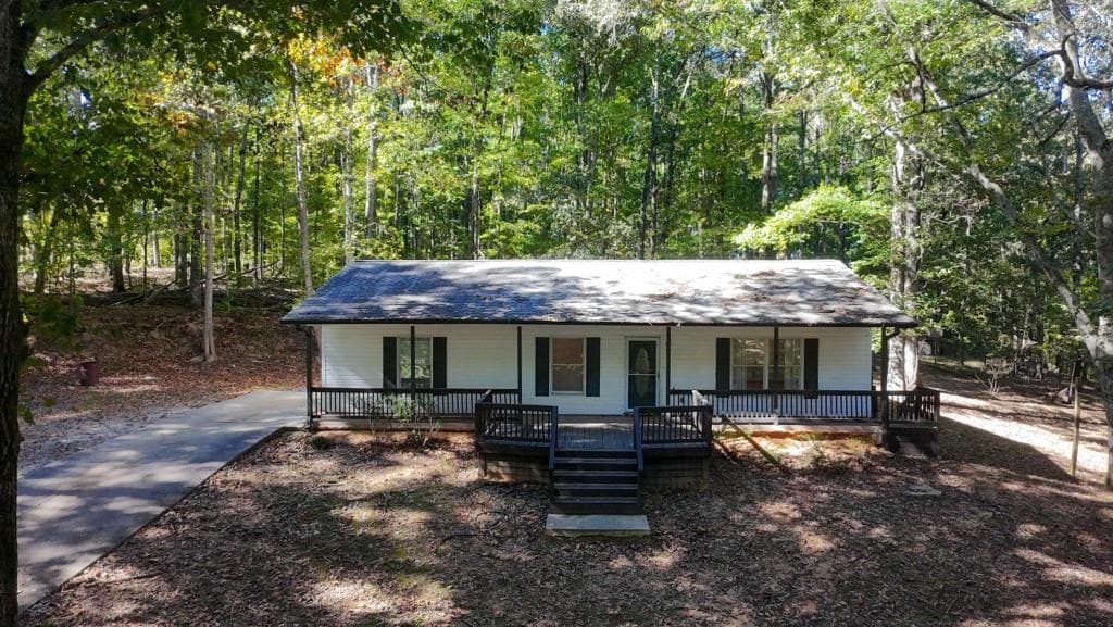 3 bedroom, 2 bathroom, 1,700 sq ft single family residence for rent at 4944 Shiloh Drive, Loganville, GA 30052 for $2,350 a month — photo 1 of 39