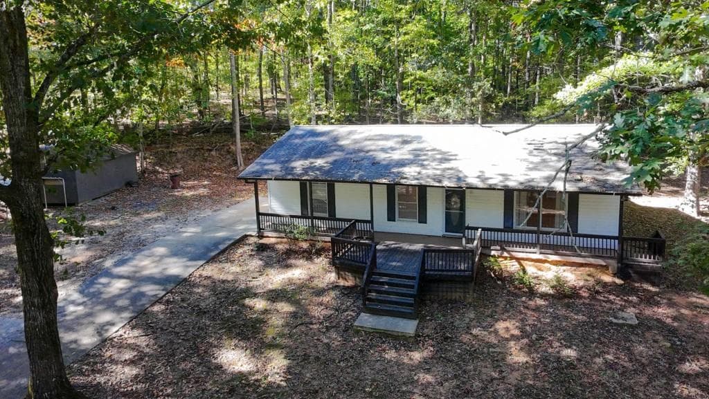 3 bedroom, 2 bathroom, 1,700 sq ft single family residence for rent at 4944 Shiloh Drive, Loganville, GA 30052 for $2,350 a month — photo 3