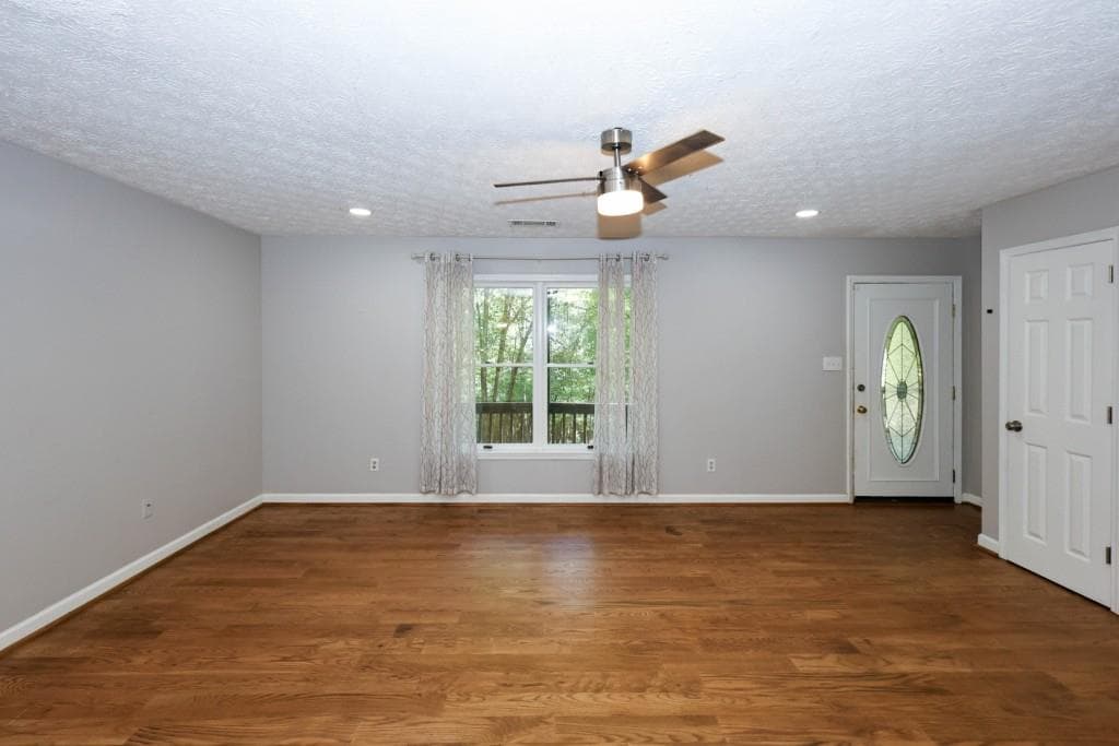 3 bedroom, 2 bathroom, 1,700 sq ft single family residence for rent at 4944 Shiloh Drive, Loganville, GA 30052 for $2,350 a month — photo 4