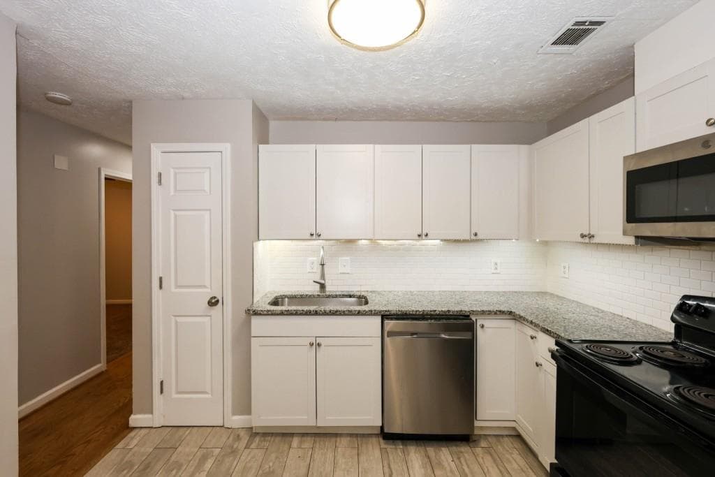3 bedroom, 2 bathroom, 1,700 sq ft single family residence for rent at 4944 Shiloh Drive, Loganville, GA 30052 for $2,350 a month — photo 9