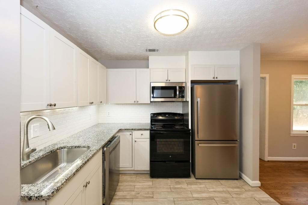 3 bedroom, 2 bathroom, 1,700 sq ft single family residence for rent at 4944 Shiloh Drive, Loganville, GA 30052 for $2,350 a month — photo 10