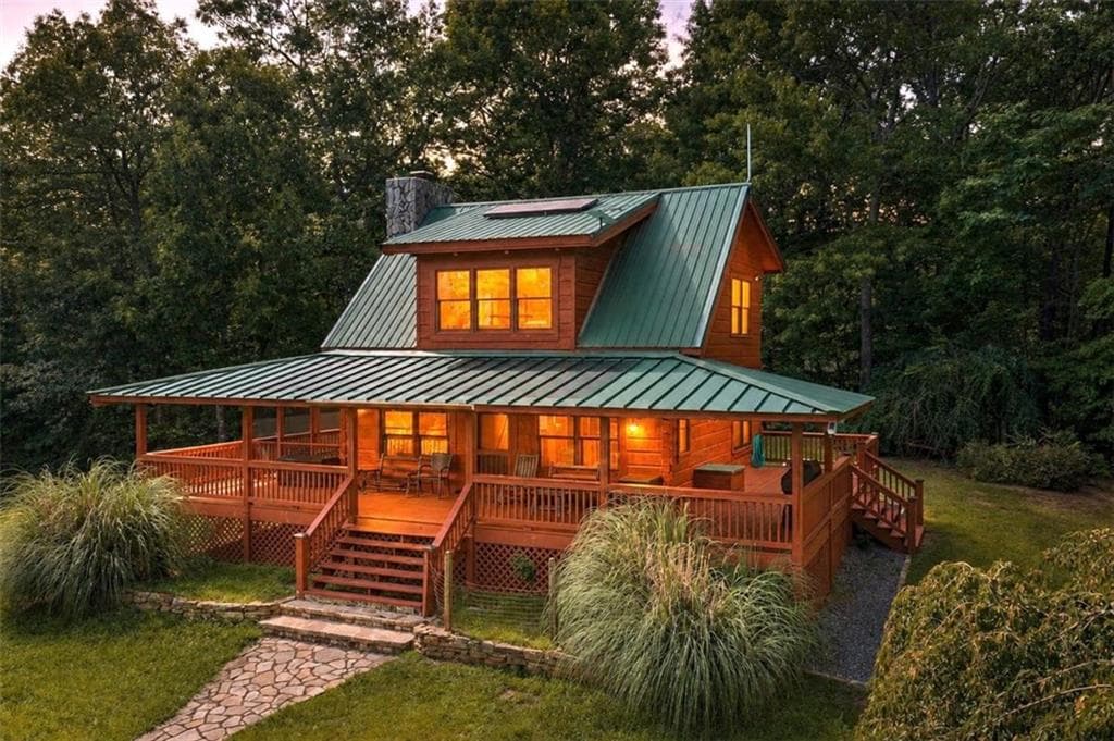 2 bedroom, 1 bathroom, 1,014 sq ft single family residence for sale at 196 Creek Camp Road, Ellijay, GA 30536