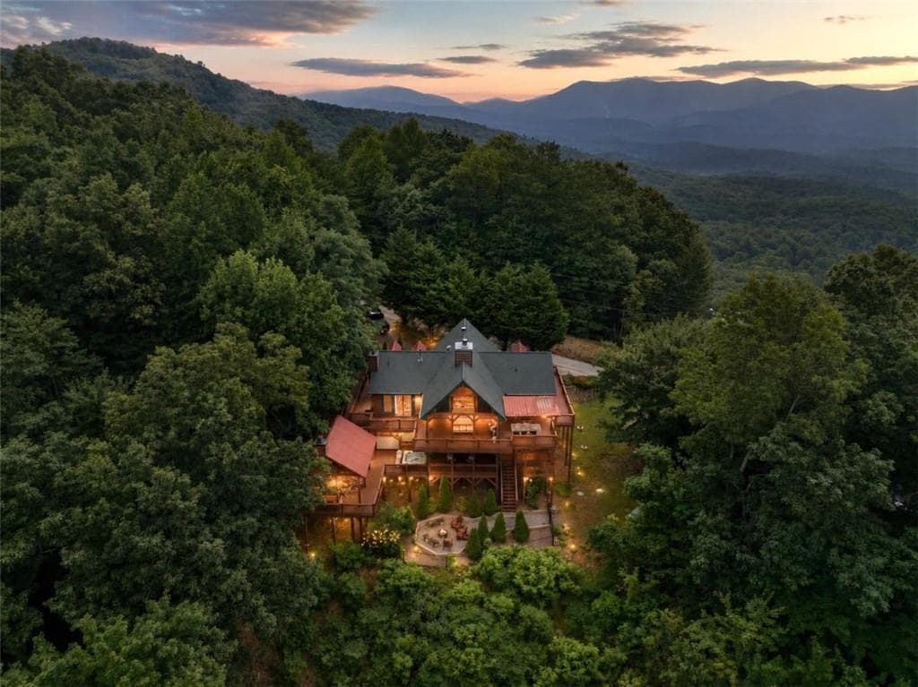 3 bedroom, 4 bathroom, 2,676 sq ft single family residence for sale at 551 Amy Creek Circle, Ellijay, GA 30540 — photo 2