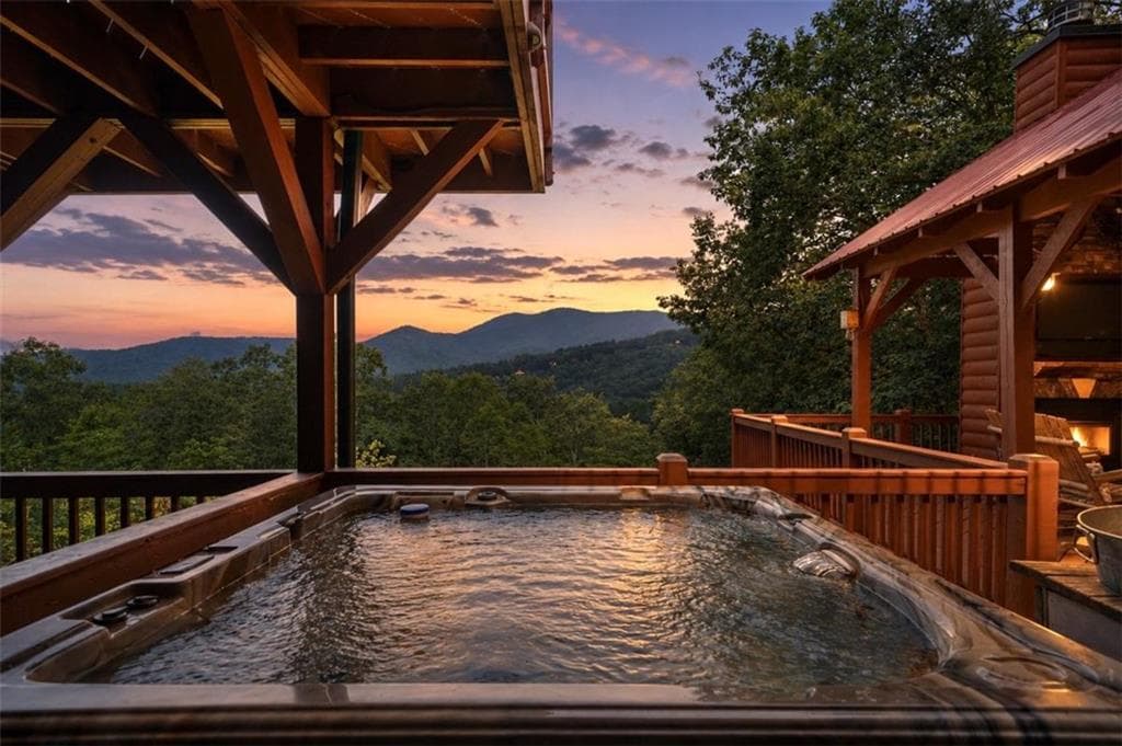 3 bedroom, 4 bathroom, 2,676 sq ft single family residence for sale at 551 Amy Creek Circle, Ellijay, GA 30540 — photo 3
