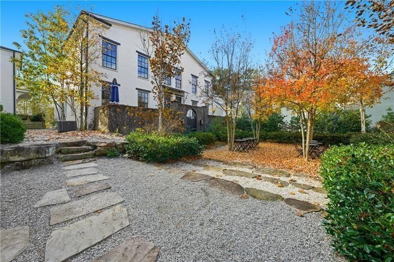 3 bedroom, 4 bathroom, 2,421 sq ft townhouse for rent at 2061 Telfair Circle, Atlanta, GA 30324 for $7,000 a month — photo 2