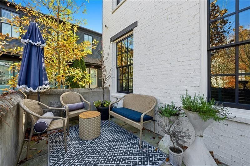 3 bedroom, 4 bathroom, 2,421 sq ft townhouse for rent at 2061 Telfair Circle, Atlanta, GA 30324 for $7,000 a month — photo 4