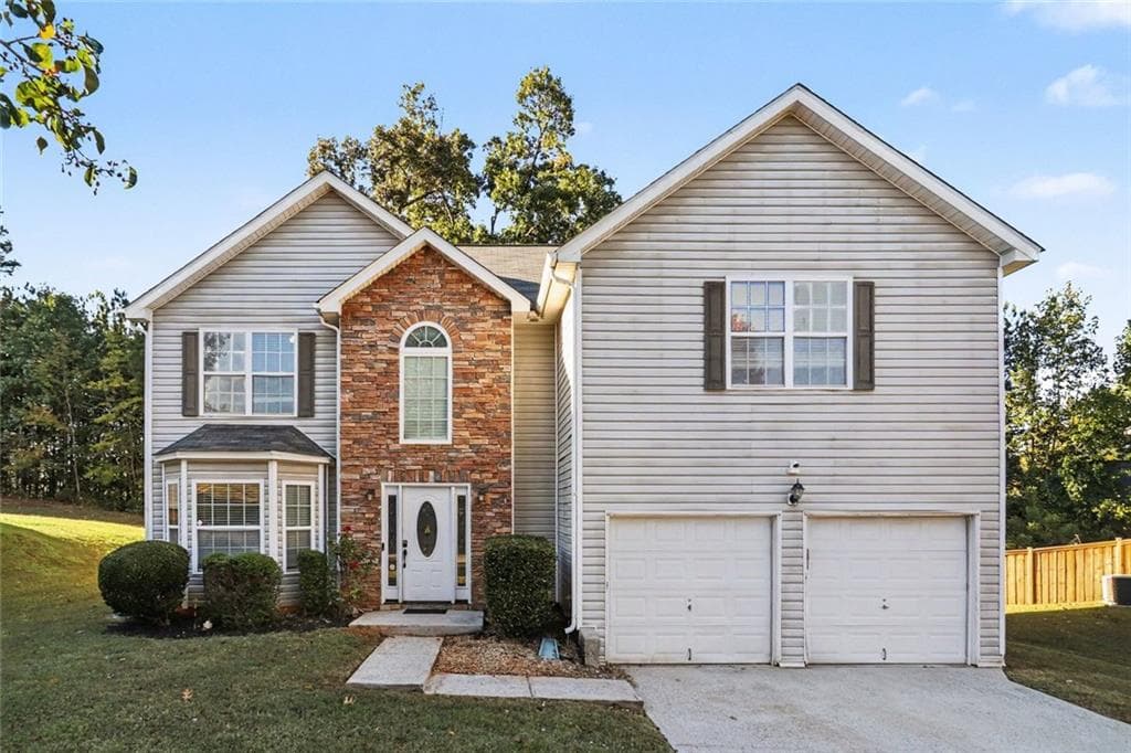 4 bedroom, 3 bathroom, 2,331 sq ft single family residence for sale at 3032 Berthas Overlook, Douglasville, GA 30135 — photo 2