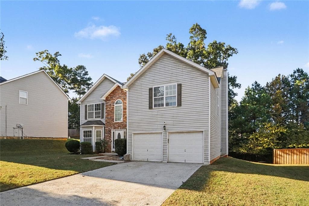 4 bedroom, 3 bathroom, 2,331 sq ft single family residence for sale at 3032 Berthas Overlook, Douglasville, GA 30135 — photo 4