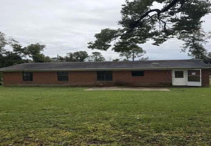 3 bedroom, 2 bathroom, 1,101 sq ft single family residence for sale at 1707 Spooner Road, Douglas, GA 31533 — photo 2