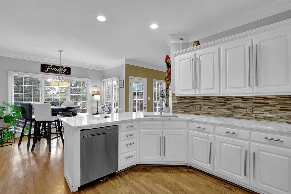 4 bedroom, 4 bathroom, 4,727 sq ft single family residence for sale at 1330 Lake Washington Circle, Lawrenceville, GA 30043 — photo 9