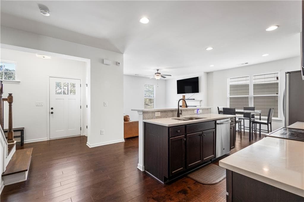 3 bedroom, 3 bathroom, 2,974 sq ft single family residence for rent at 869 Venture Way, Atlanta, GA 30331 for $2,600 a month — photo 6