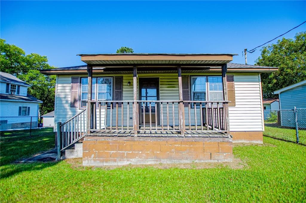 2 bedroom, 1 bathroom, 882 sq ft single family residence for sale at 6379 E Strickland Street, Douglasville, GA 30134