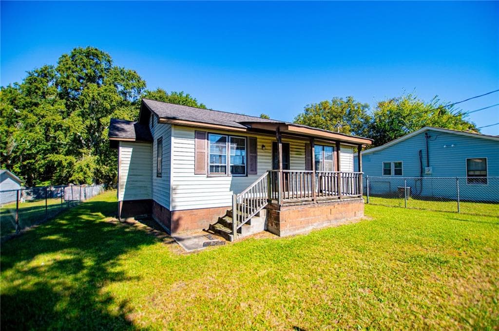 2 bedroom, 1 bathroom, 882 sq ft single family residence for sale at 6379 E Strickland Street, Douglasville, GA 30134 — photo 2