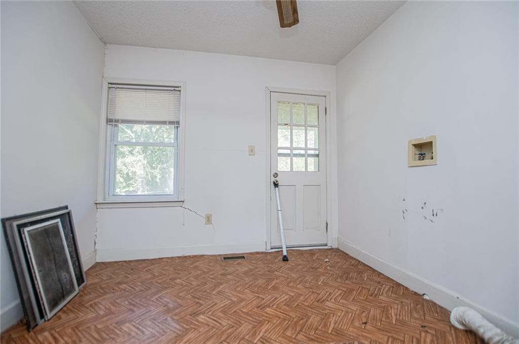 2 bedroom, 1 bathroom, 882 sq ft single family residence for sale at 6379 E Strickland Street, Douglasville, GA 30134 — photo 8