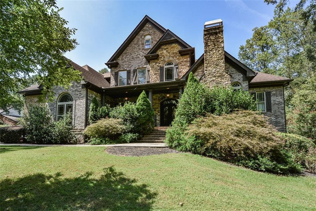 5 bedroom, 6 bathroom, 7,421 sq ft single family residence for rent at 2210 Spalding Drive, Atlanta, GA 30350 for $9,995 a month — photo 3