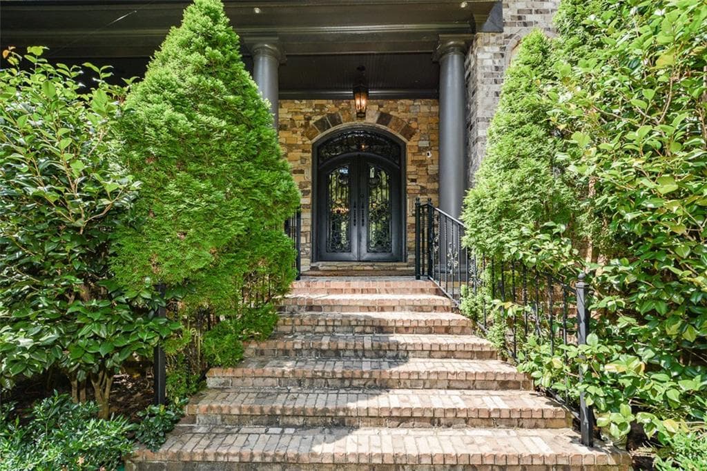 5 bedroom, 6 bathroom, 7,421 sq ft single family residence for rent at 2210 Spalding Drive, Atlanta, GA 30350 for $9,995 a month — photo 4