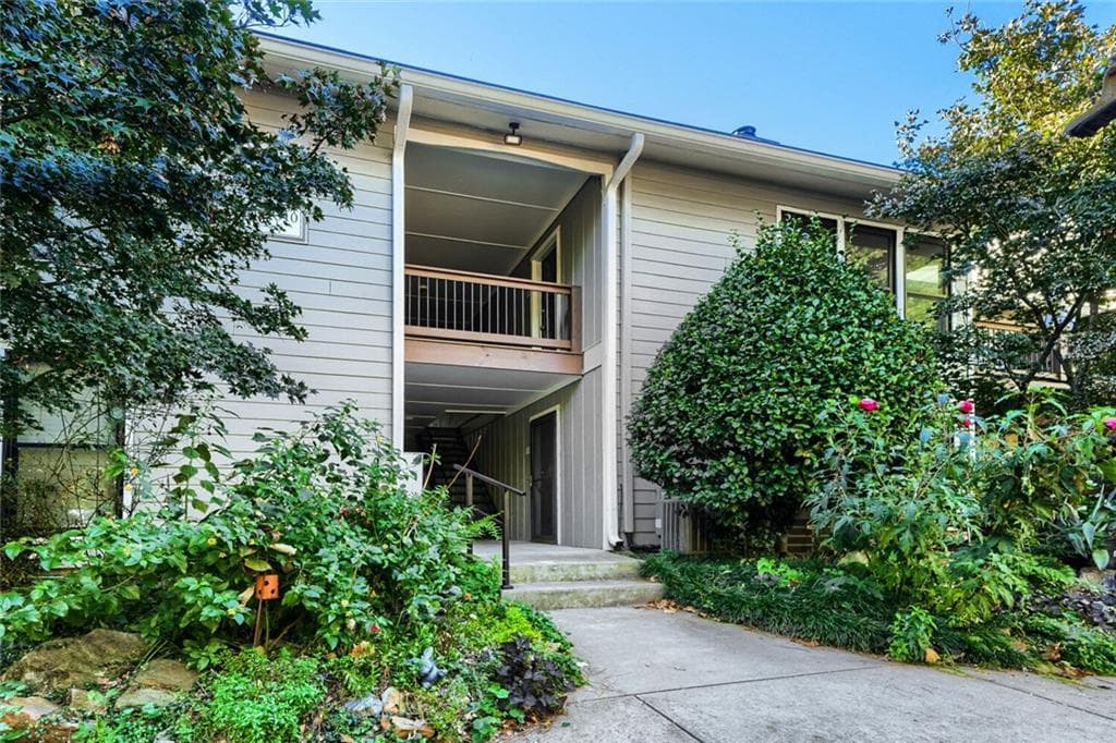 1 bedroom, 1 bathroom, 1,043 sq ft condominium for rent at 505 Park Ridge Circle, Marietta, GA 30068 for $1,550 a month — photo 2