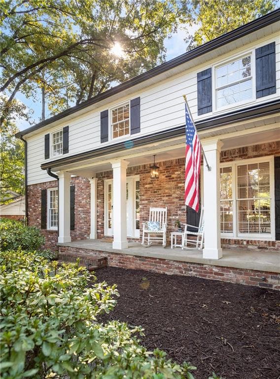 4 bedroom, 3 bathroom, 2,526 sq ft single family residence for sale at 95 Whispering Way, Sandy Springs, GA 30328 — photo 2