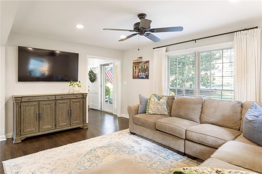 4 bedroom, 3 bathroom, 2,526 sq ft single family residence for sale at 95 Whispering Way, Sandy Springs, GA 30328 — photo 5