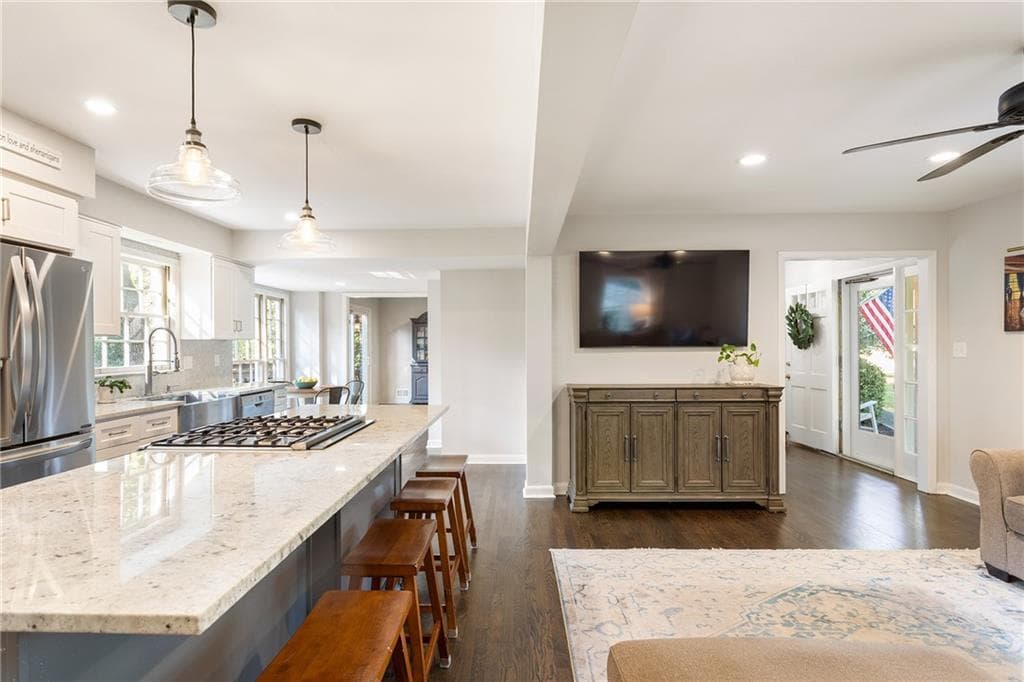 4 bedroom, 3 bathroom, 2,526 sq ft single family residence for sale at 95 Whispering Way, Sandy Springs, GA 30328 — photo 6
