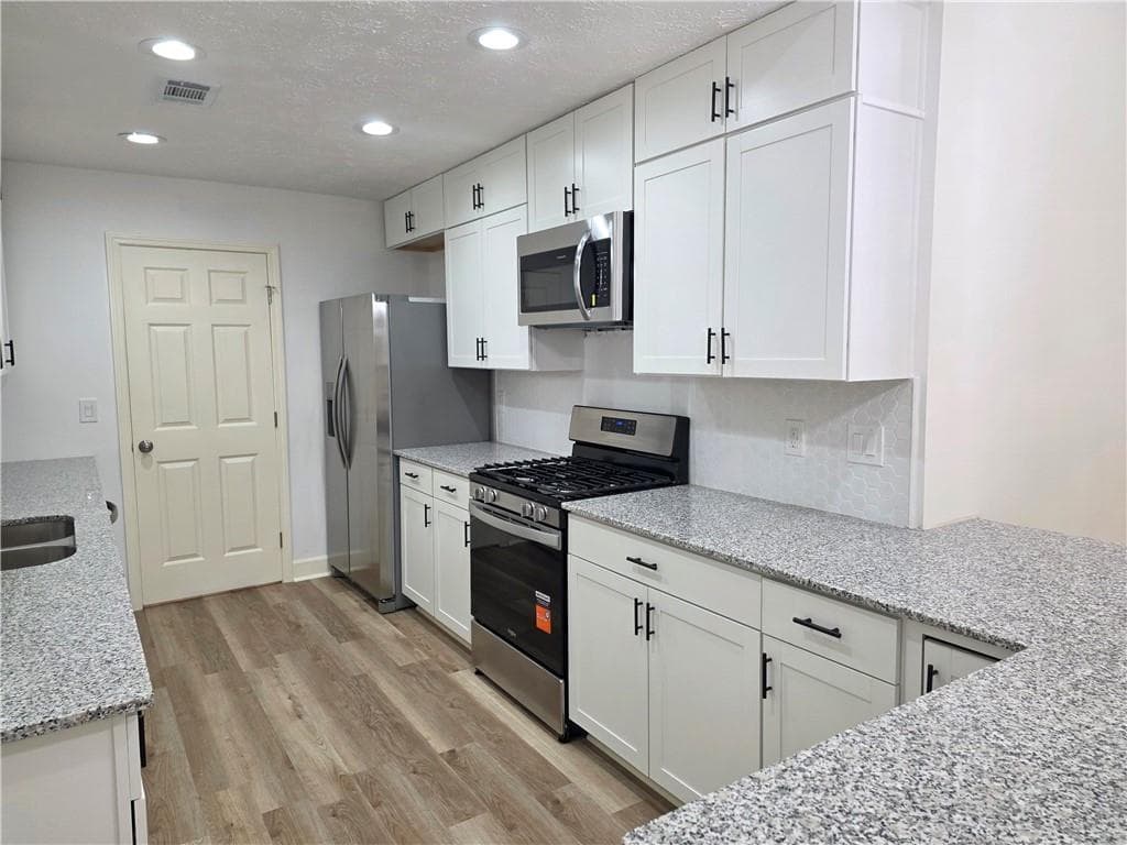 3 bedroom, 2 bathroom, 2,280 sq ft single family residence for rent at 1211 Trout Drive L, Woodstock, GA 30189 for $2,500 a month — photo 5