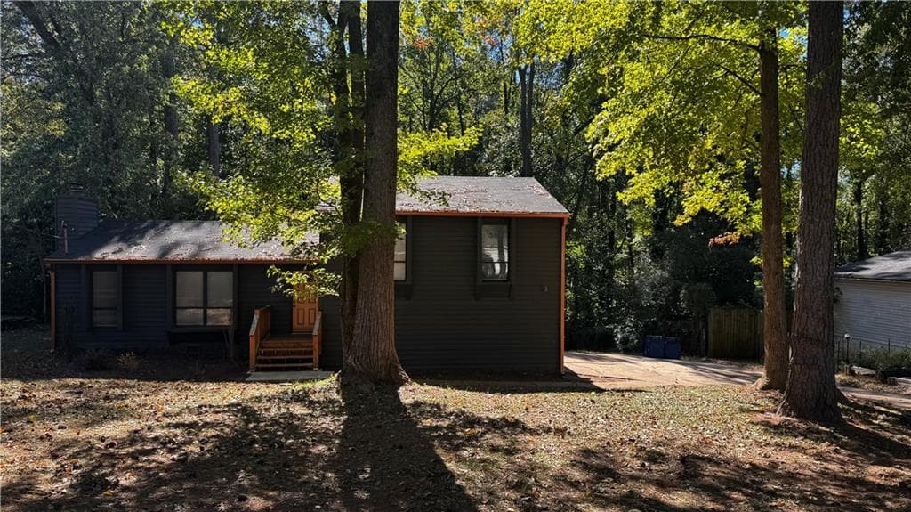 3 bedroom, 2 bathroom, 1,425 sq ft single family residence for rent at 1154 Stone Mill Run, Lawrenceville, GA 30046 for $2,300 a month