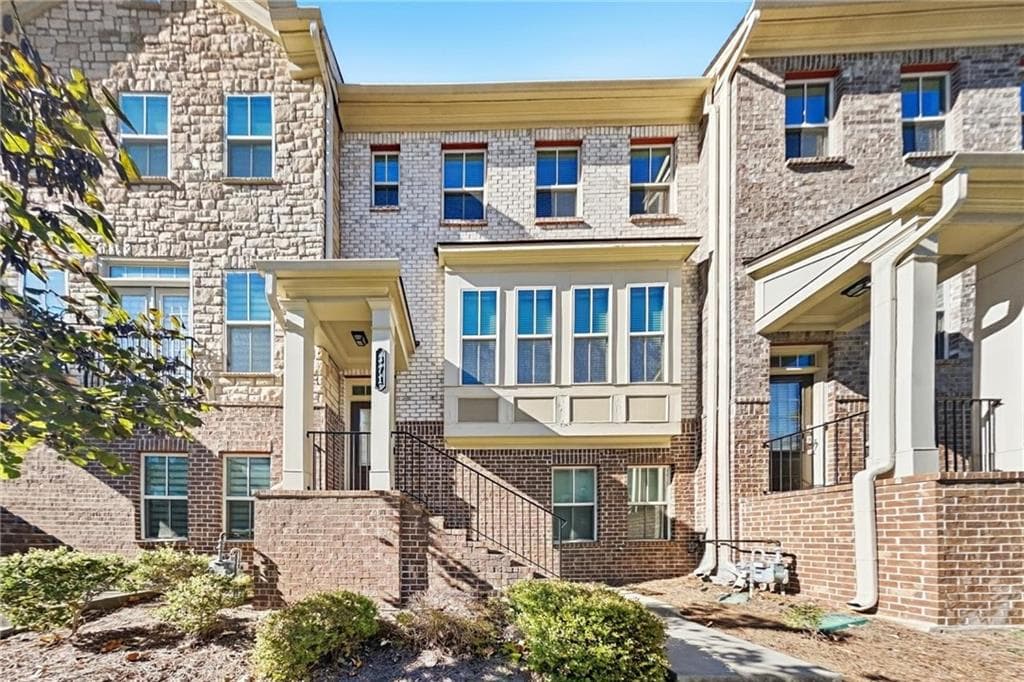 4 bedroom, 4 bathroom, 2,271 sq ft townhouse for sale at 371 Northaven Avenue, Suwanee, GA 30024