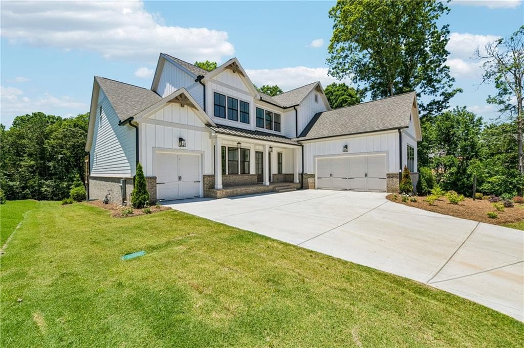 4 bedroom, 5 bathroom, 3,619 sq ft single family residence for sale at 9150 Greenway Court, Gainesville, GA 30506 — photo 2