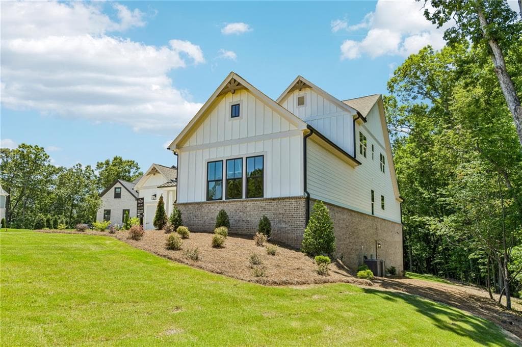 4 bedroom, 5 bathroom, 3,619 sq ft single family residence for sale at 9150 Greenway Court, Gainesville, GA 30506 — photo 3