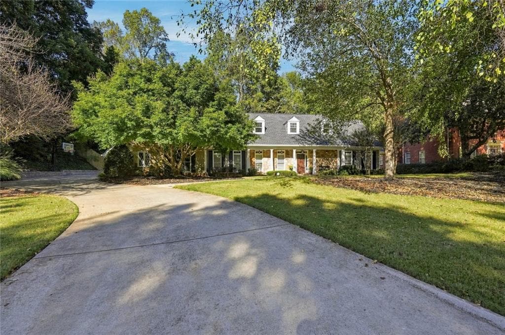 5 bedroom, 7 bathroom, 4,300 sq ft single family residence for sale at 140 Grogans Landing, Sandy Springs, GA 30350 — photo 5
