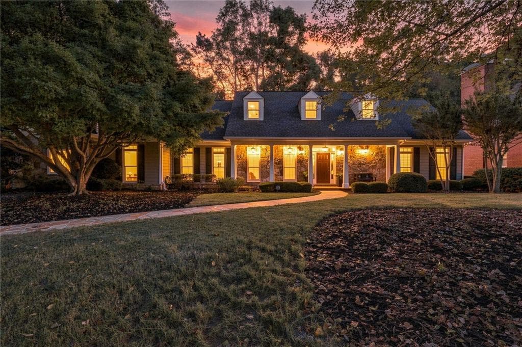 5 bedroom, 7 bathroom, 4,300 sq ft single family residence for sale at 140 Grogans Landing, Sandy Springs, GA 30350 — photo 6