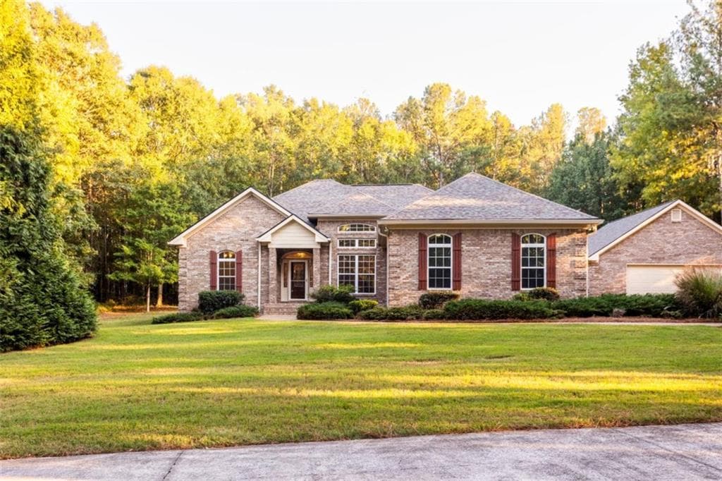 3 bedroom, 2 bathroom, 1,906 sq ft single family residence for sale at 681 Alcova Drive, Social Circle, GA 30025 — photo 1 of 59