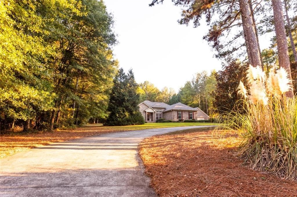 3 bedroom, 2 bathroom, 1,906 sq ft single family residence for sale at 681 Alcova Drive, Social Circle, GA 30025 — photo 3
