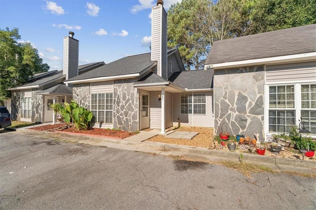 2 bedroom, 2 bathroom, 1,236 sq ft townhouse for sale at 281 Henderson Bend Road, Calhoun, GA 30701 — photo 3