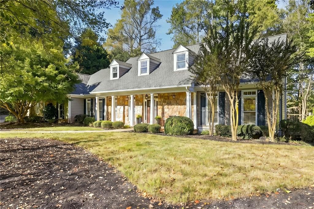 5 bedroom, 7 bathroom, 4,300 sq ft single family residence for sale at 140 Grogans Landing, Sandy Springs, GA 30350 — photo 2