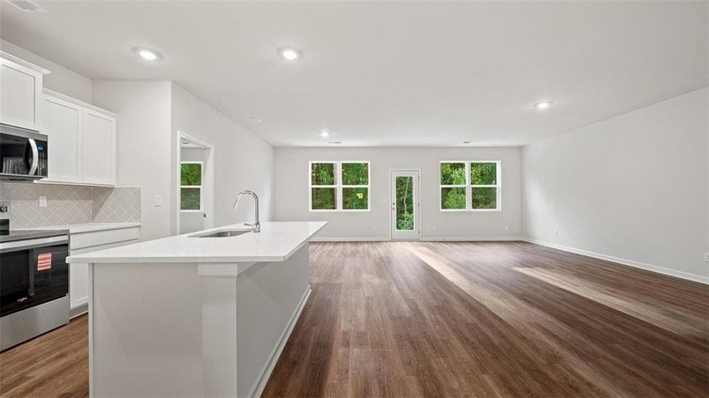 3 bedroom, 2 bathroom, 1,714 sq ft single family residence for sale at 8571 Secretariat Drive, Lithonia, GA 30058 — photo 10