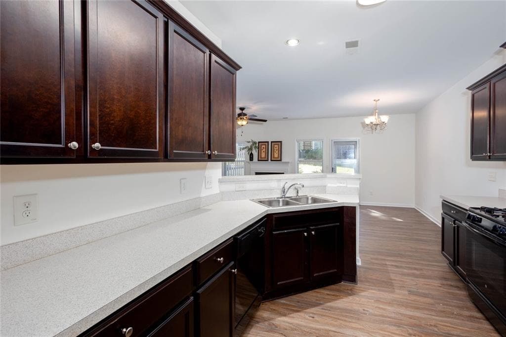 3 bedroom, 3 bathroom, 1,776 sq ft townhouse for sale at 231 Bobbie Way, Woodstock, GA 30189 — photo 5
