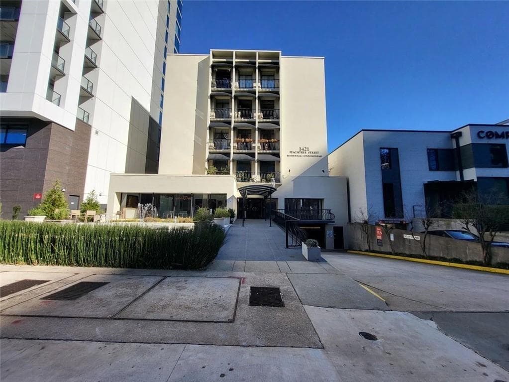 2 bedroom, 2 bathroom, 999 sq ft condominium for sale at 1421 Peachtree Street 311, Atlanta, GA 30309 — photo 1 of 17