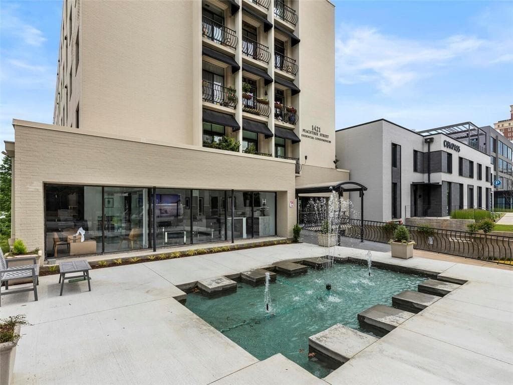 2 bedroom, 2 bathroom, 999 sq ft condominium for sale at 1421 Peachtree Street 311, Atlanta, GA 30309 — photo 2