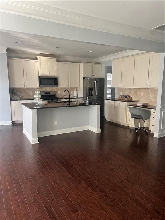 6 bedroom, 5 bathroom, 3,516 sq ft single family residence for sale at 38 Stately Oaks Drive, Cartersville, GA 30120 — photo 3