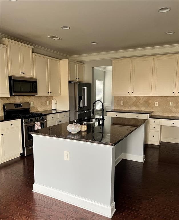 6 bedroom, 5 bathroom, 3,516 sq ft single family residence for sale at 38 Stately Oaks Drive, Cartersville, GA 30120 — photo 4
