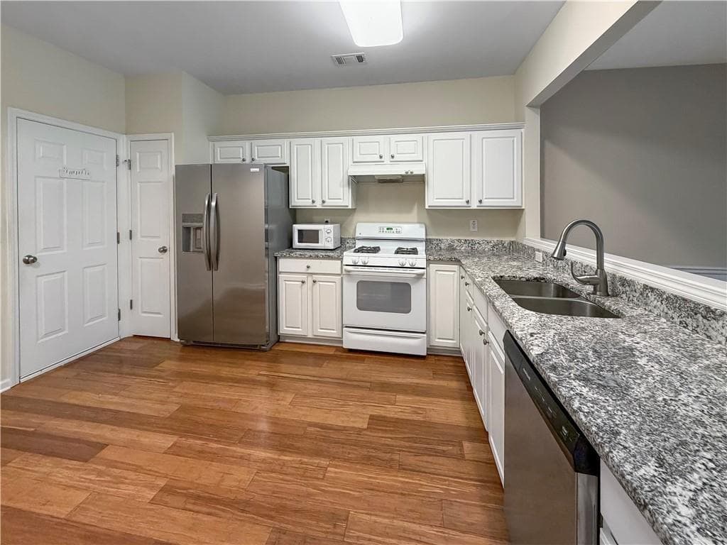 3 bedroom, 3 bathroom, 1,836 sq ft townhouse for rent at 2380 Fairlie Drive, Duluth, GA 30096 for $2,300 a month — photo 7