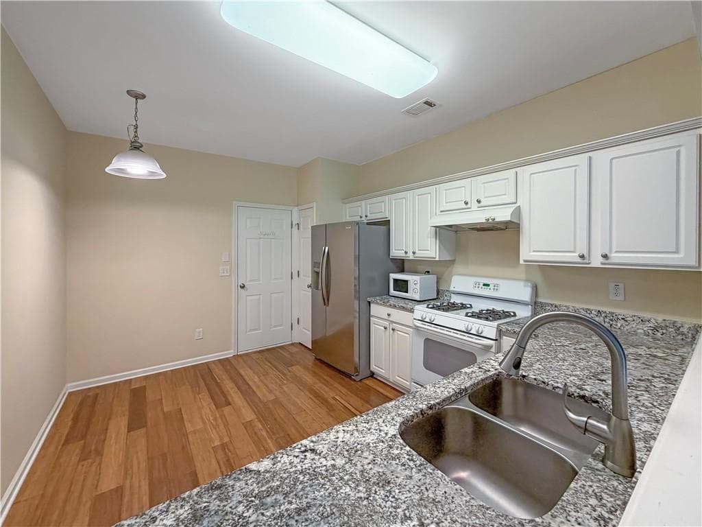 3 bedroom, 3 bathroom, 1,836 sq ft townhouse for rent at 2380 Fairlie Drive, Duluth, GA 30096 for $2,300 a month — photo 8