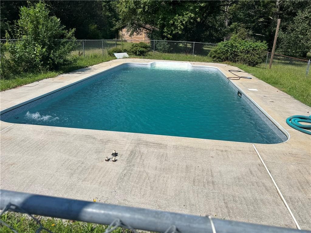 3 bedroom, 2 bathroom, 2,205 sq ft single family residence for sale at 415 Crabapple Road Road, Fayetteville, GA 30215 — photo 3