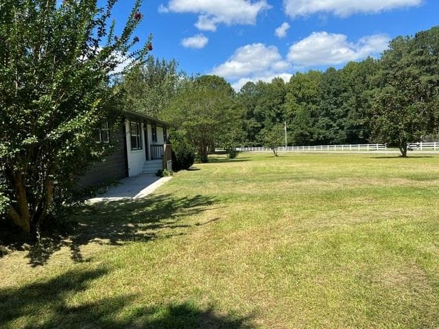 3 bedroom, 2 bathroom, 2,205 sq ft single family residence for sale at 415 Crabapple Road Road, Fayetteville, GA 30215 — photo 4