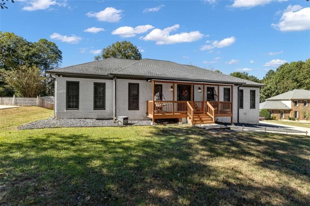 3 bedroom, 3 bathroom, 2,304 sq ft single family residence for sale at 7727 Hartford Court, Jonesboro, GA 30236 — photo 2